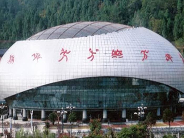 海城体育中心球形网架加工安装